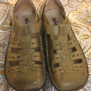 Alegria 40 Olive Green Closed Toe Sandal